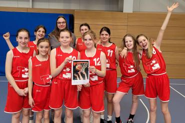 v.l.: Laura Graf, Soraya Tarricone, Maria Düll, Coach Elisabeth Winkler, Sophie Düll, Tessa Thudt, Anouk Kohlhase, Meret Geinitz, Lotte Schneider und Pauline Frank.