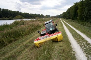 Mäharbeiten an der Donau.