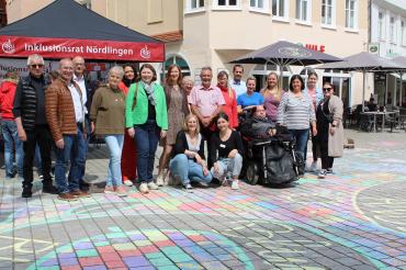 Das Bild zeigt die OrganisatorInnen der ARGE OBA zusammen mit VertreterInnen des Inklusionsrates, des Stadtrates, des Kreistages und der beteiligten Träger.