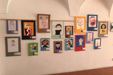 Kinder malen sich selbst, Nördlinger Wanderausstellung.