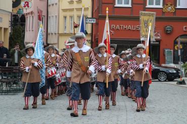 Die Knabenkapelle beim Einzug auf den Marktplatz.