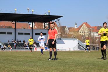 Maximilian Wirkner, Schiedsrichter des FC Mertingen, im Einsatz.