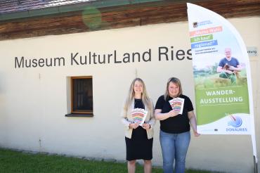 Die offizielle Vorstellung des Ferienprogramms. V.l.n.r. Konversionsmanagerin Barbara Wunder und Museumsleiterin Conny Zeitler. 