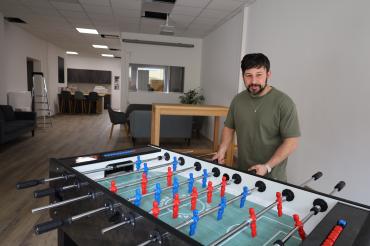 Ansprechpartner im neuen Jugendcafe ist der Stadtjugendpfleger Yasin Akyüz.