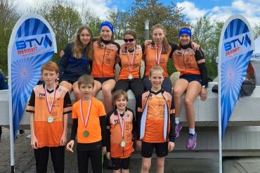 Neun Sportler des TSV-Harburg fuhren für ein Triathlon-Wochenende ins Taubertal.