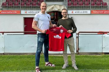 Gabriel Hasenbichler (links) mit Abteilungsleiter Michael Haid.