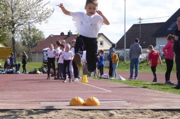 Weitsprung beim Kreis-Cup in Rehling