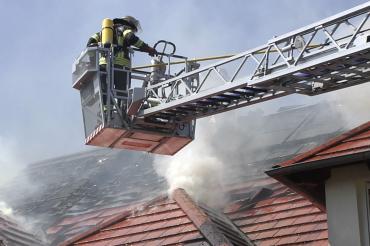 In Oettingen geriet der Dachstuhl eines Hauses in Brand. 
