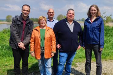 v.l.n.r.: Constantin Jahn (Direktkandidat für die Landtagswahl Stimmkreis Augsburg-Land,Dillingen), Roswitha Stöpfel (Stadträtin Gundelfingen), Bernd Lerch (Labor- und Prüfstellenleitung Fetzer Beton), Alexander Fetzer (Geschäftsführer Fetzer Beton), Eva Lettenbauer (Landtagsabgeordnete). 