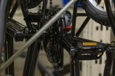 Wer sein Fahrrad aus dem Winterschlaf holen will, sollte dieses vorher überprüfen.