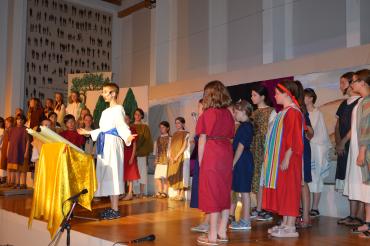 Die Bewohner von Nazareth staunen ungläubig: Der Schreinersohn Jesus (Thomas Knoll) legt die Heilige Schrift aus. 