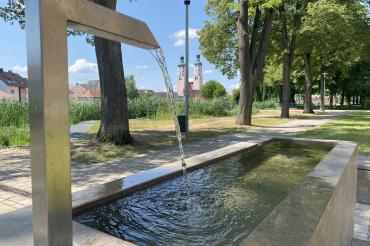 Bild vom neuen Handkneippbecken nahe des Wasserhauses