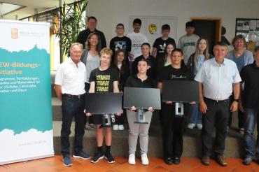 Gewinnübergabe Ludwig Auer Mittelschule und LEW.