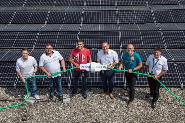 v.l.: Reinhard Fellner, Energiemanagement, Timo Gayr, Elektromeister, Martin Behringer, Projektleiter, Helmut Färber, Standortleiter, Guido Lumpe, Leiter Energie und Gebäudemanagement, Markus Schlaugat, Leiter Facility Management.