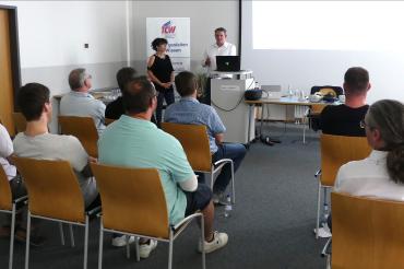 Torsten Biermann und Sandra Exner (beide Treffpunkt Idee, Nördlingen) stellen verschiedene Tools vor, mit denen man im Metaverse zusammenarbeiten kann.