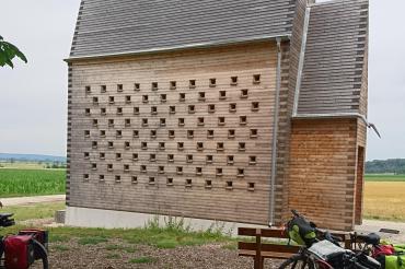 Früher gaben religiöse Zeichen Orientierung auf den Wegen. Dies war für die Siegfried und Elfriede Denzel Stiftung die Anregung für das Projekt Sieben Kapellen. 