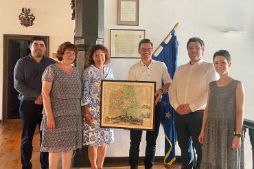 Martin Kučera, Irena Štěrbová, Iveta Ťulpíková, Oberbürgermeister David Wittner, Miloš Korhoň und Kathrin Häffner (Leiterin Stadtbibliothek Nördlingen).