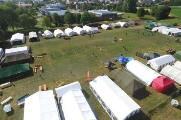385 Jugendliche und Betreuer der Feuerwehr-Jugend übernachteten drei Tage auf dem Zeltplatz am Schulzentrum Monheim. 
