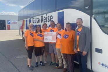 Das Foto zeigt von Links: Lisa Heydecker, Denise Ohlrich, Margit Schmutterer, René Pabst, Michael Bader, Sabine Söder, Thomas Heydecker