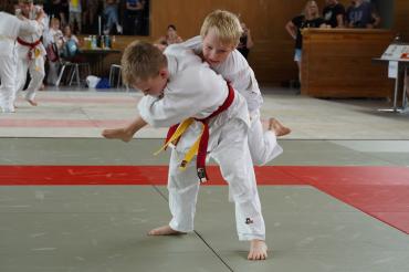 Silbermedaillengewinner John Schmidt konnte hier mit einem Schulterwurf punkten.