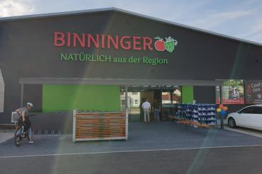 DAs Bild zeigt die Eröffnung der Binninger Getränkewelt 2023