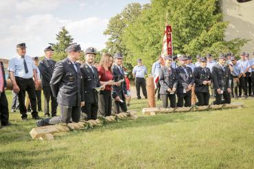 Auf dem Foto der Festausschuss Möttingen: Michael Hertle, Dominik Schäff, Luisa (Festdame), Timo Bissinger, Corinna Grimmeißen, Helmut Spielberger, Julian Achinger und Daniel Köhnlein. 