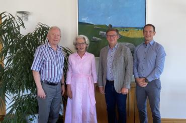 Rektorin Cornelia Dambacher gemeinsam mit Schulamtsdirektor Michael Stocker, Landrat Stefan Rößle und Schulamtsdirektor Tobias Schäfer.