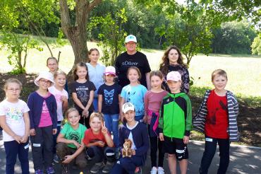 Eine Erlebnis-Tour in Reimlingen rund um das Eichhörnchen mit Katrin Ott.