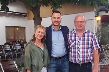 Der neue Ortsvorsitzende Tobias Schramm, mit seinen beiden Stellvertretern.