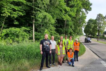 Engagiert bei Wind und Wetter zum Schutz der heimischen Artenvielfalt: Freiwilliger Helfer aus Wemding. 