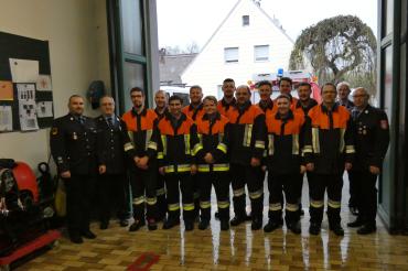 Die Teilnehmer an der Leistungsprüfung sowie die Führungskräfte der Feuerwehr.
