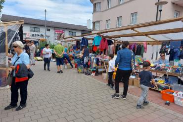 Auf dem WOHA Parkplatz in Donauwörth findet ein Flohmarkt statt.