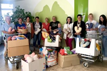 Kreativsstammtisch spendet Herzkissen und Leseknochen