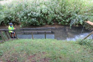 Am Natur-Kneipp-Becken gibt es auf dem Weg nach Höchstädt eine willkommene Erfrischung für die Radler.