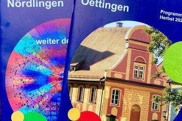 Die Programmhefte der Nördlinger und Oettinger Volkshochschulen. 