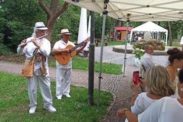 Das "Weiße Picknick" an der Promenade war ein voller Erfolg.