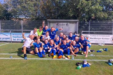 Das Bild zeigt die Damenmannschaft des TSV Nördlingen nach dem 4:3 Sieg gegen die SG Gerolsbach