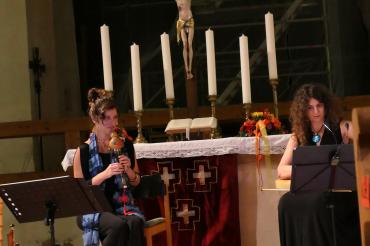 Das Duo Vortex bei ihrem Konzert in der Klosterkirche in Auhausen.