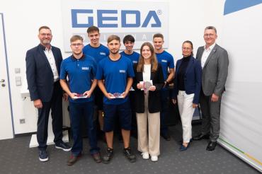 Im Rahmen einer kleinen Feierlichkeit bekamen die neuen Ausgebildeten der Geda GmbH ihre Zeugnisse überreicht.