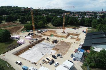 Das Bild zeigt die Baustelle des Hallenbads Nördlingen