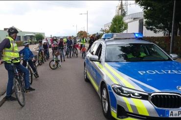 Das Bild zeigt eine Fahrraddemo