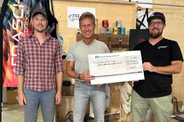 Martin Oberman nahm die Spende entgegen und dankte Herrn Frasch und Herrn Madeja für den großzügigen Betrag und deren Engagement. 