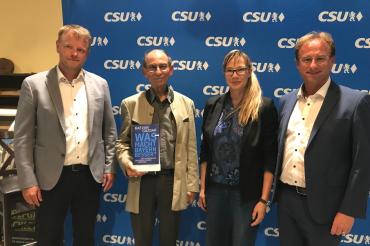 Das Foto zeigt (von links) CSU-Ortsvorsitzenden Stefan Loh, Kaevan Gazdar, Maximiliane Böckh (Listenkandidatin Bezirkstag) und MdL Wolfgang Fackler. 