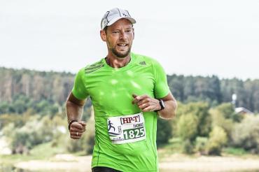 Das Bild zeigt Tom Höpfner beim Seelandmarathon
