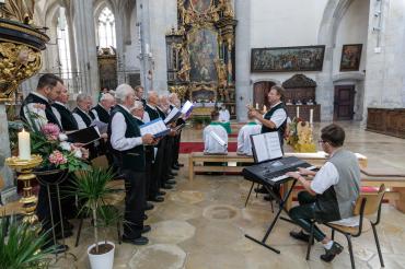 Das Bild zeigt den Jägerchor Donau Ries im Marienmünster Kaisheim