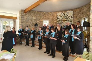 Der Projektchor bei seinem Auftritt in der Seniorenresidenz El Castellot in Santa Ponca.