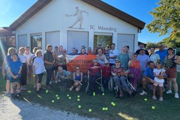 Das Bild zeigt das Diakoneo Sportteam Wemding-Oettingen-Polsingen-Gunzenhausen beim Tennisclub Wemding.
