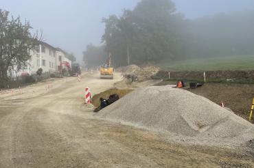 Das Bild zeigt die Vollsperrung der Zufahrtstraße Binsberg.