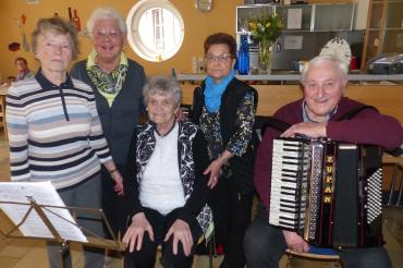 Das Bild zeigt Frau Schülen, Frau Wagner, Frau Prexler, Frau Linke und Herr Greiner. Es fehlt Frau Roth.