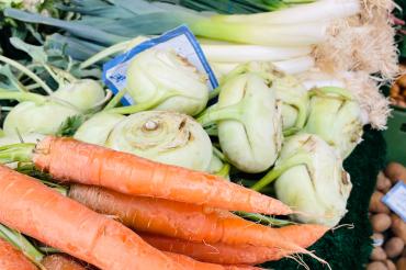 Das Bild zeigt den Nördlinger Wochenmarkt.